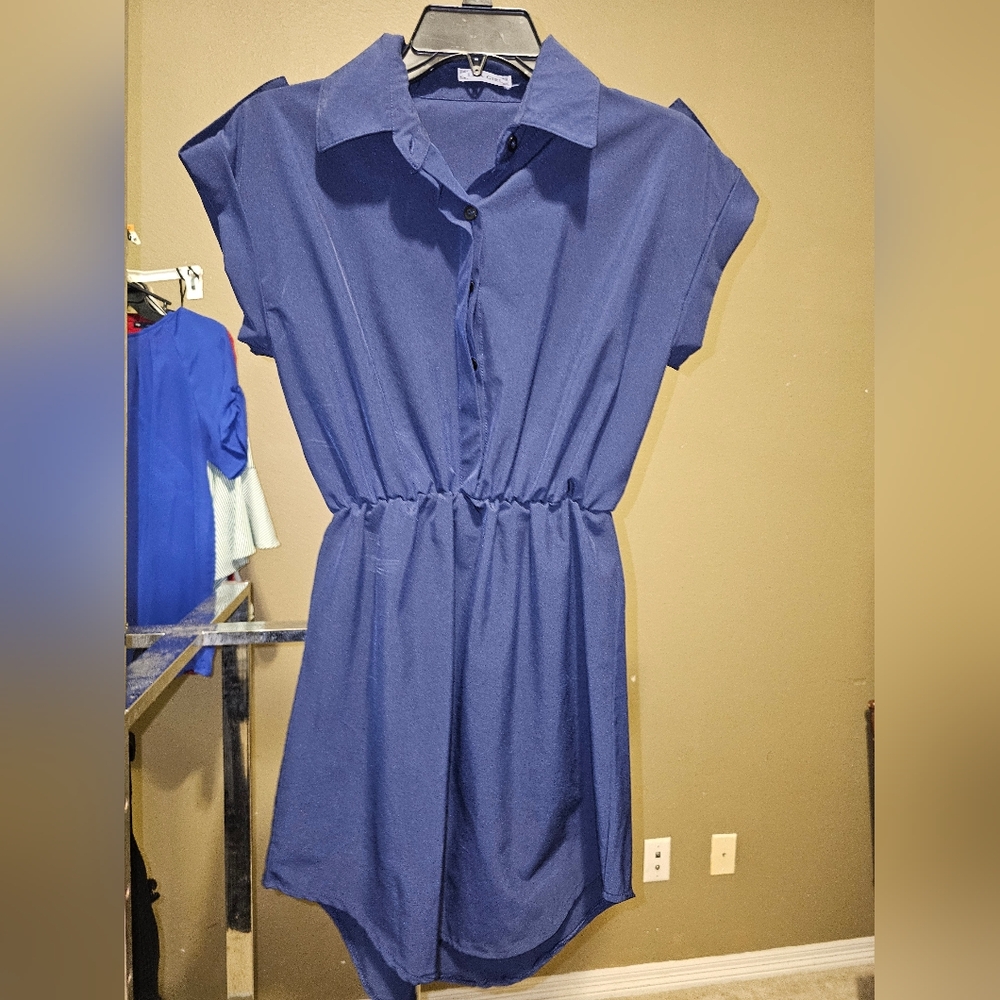 Chic Blue Blouse with Elegant Design